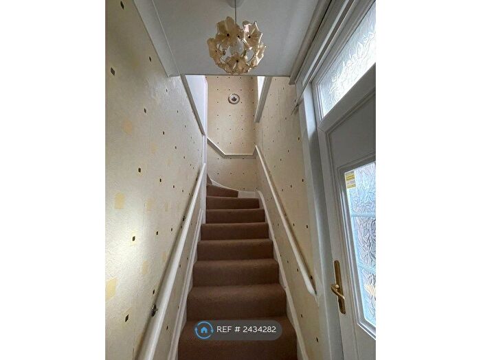 2 Bedroom Maisonette To Rent In The Ridgeway, London, HA2