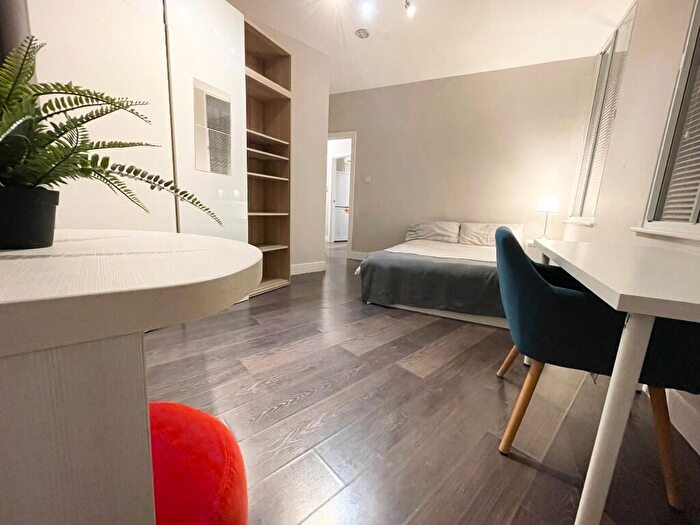 2 Bedroom Flat To Rent In Finchley Road, London, NW3