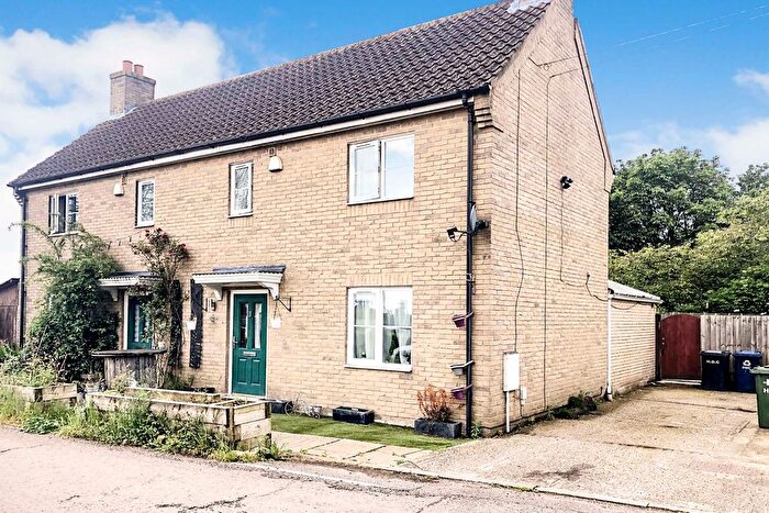 3 Bedroom Semi-Detached House For Sale In Pingle Bank, Holme, Peterborough, PE7