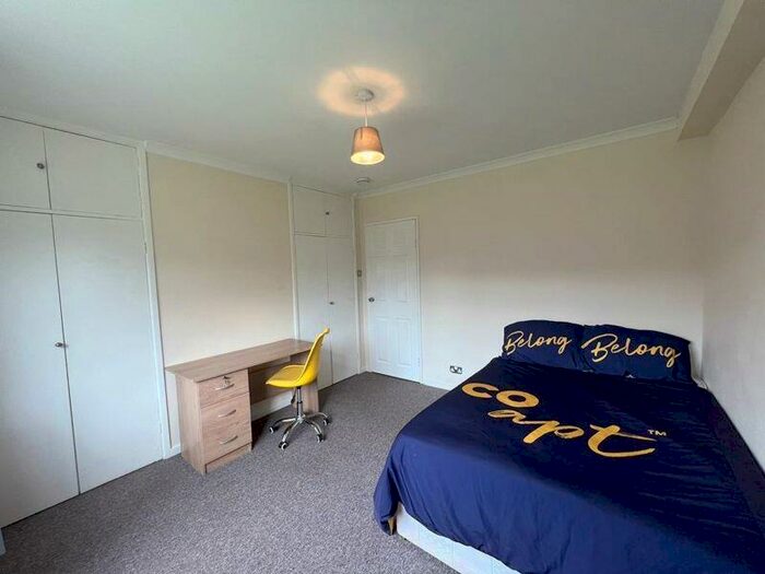 3 Bedroom Flat To Rent In Queensway, Brighton, BN2