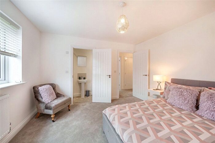 4 Bedroom Detached House For Sale In Thistledown Way, Selborne Road, Alton, Hampshire, GU34