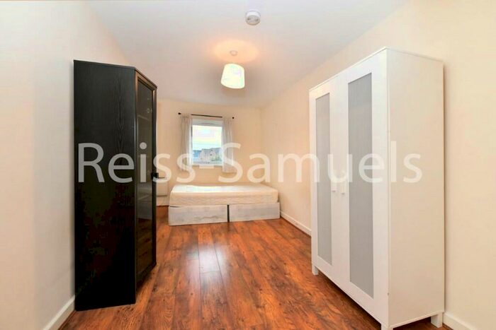 5 Bedroom Town House To Rent In Cyclops Mews, London, E14