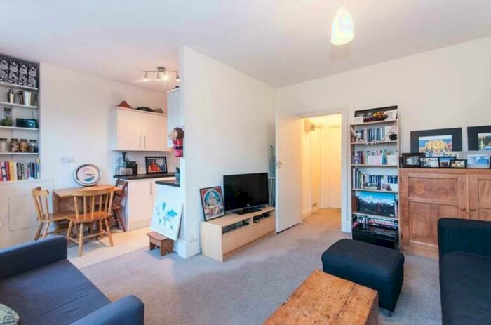 1 Bedroom Apartment To Rent In Beresford Road, Canonbury, N5