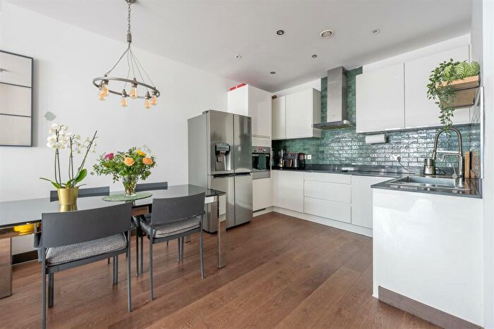 2 Bedroom Apartment For Sale In Smeed Road, Bow, E3