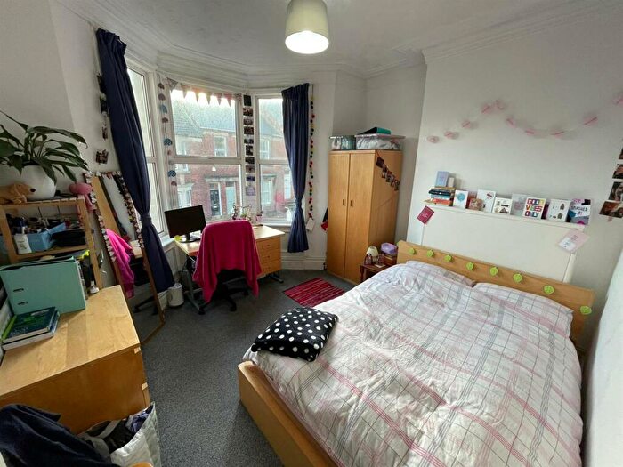 5 Bedroom Maisonette To Rent In Amble Grove, Sandyford, NE2