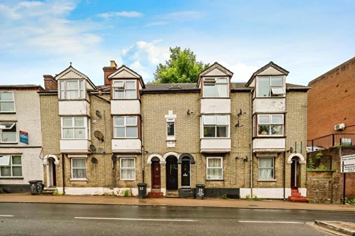 Studio To Rent In West Wycombe Road, High Wycombe, HP11