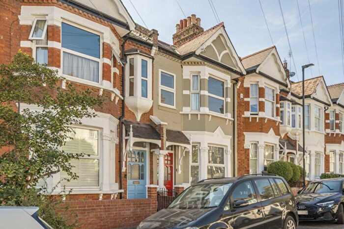 6 Bedroom Flat To Rent In Tulsemere Road, London, SE27
