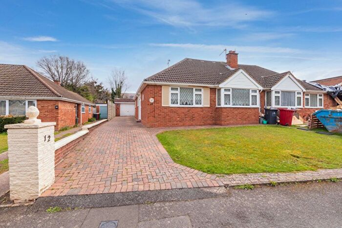3 Bedroom Semi-Detached Bungalow For Sale In Talbot Avenue, Langley, SL3