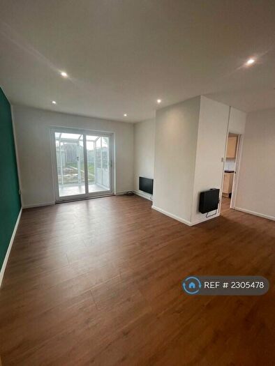 2 Bedroom Terraced House To Rent In Corsham Road, Swindon, SN2