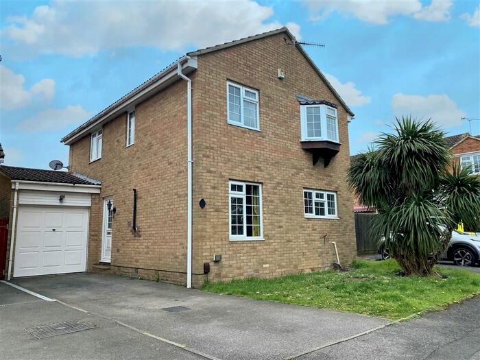 4 Bedroom Property To Rent In Gogh Road, Aylesbury, HP19