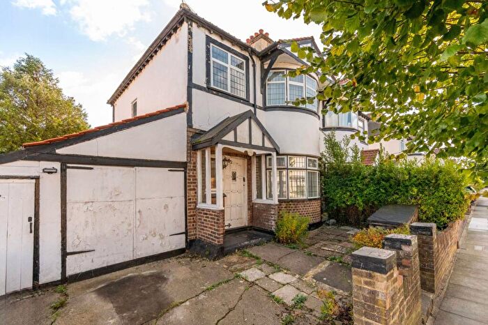 3 Bedroom Semi Detached House For Sale In Cavendish Avenue, Motspur Park, New Malden, KT3