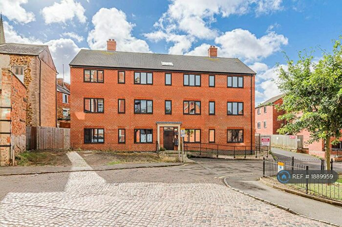 2 Bedroom Flat To Rent In Maidwell Place, Kettering, NN16