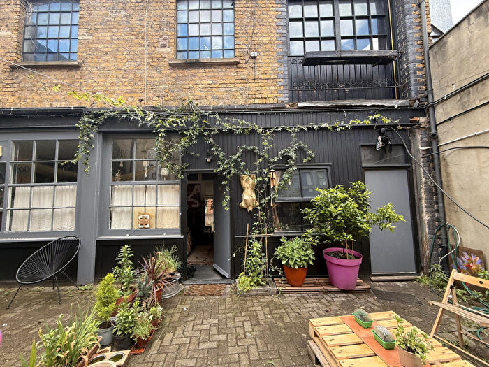 3 Bedroom Maisonette To Rent In Ratcliffe Cross Street, London, E1