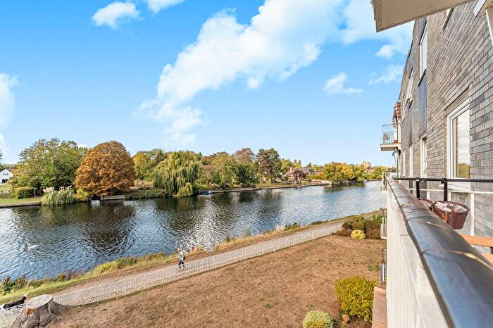 2 Bedroom Flat For Sale In Riverside Road, Staines-Upon-Thames, TW18