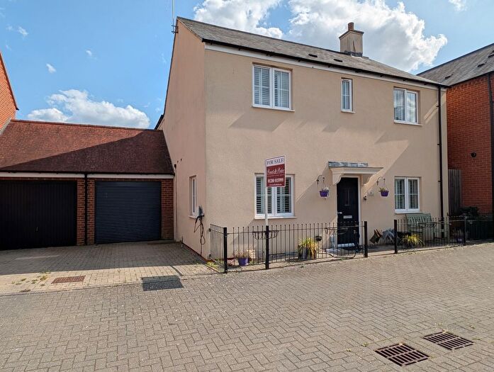 4 Bedroom Detached House For Sale In Spindle Mews, Buckingham, MK18