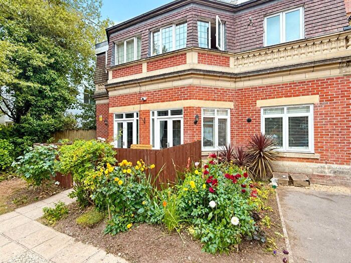 2 Bedroom Flat For Sale In Derby Road, Bournemouth, BH1