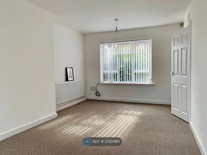 3 Bedroom Semi Detached House To Rent In Hayles Close, Nottingham, NG5