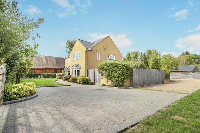 4 Bedroom Detached House To Rent In Avenue Road, Rushden, NN10