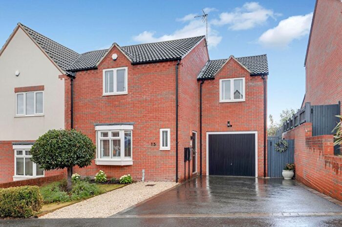 3 Bedroom Semi-Detached House For Sale In Woodland Park View, Mansfield, NG18