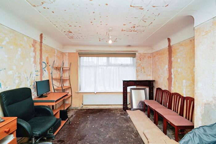 2 Bedroom Semi-Detached Bungalow For Sale In Sandbrook Lane, Wirral, CH46