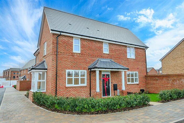 3 Bedroom Semi-Detached House To Rent In Gatehouse Crescent, Wallingford, OX10