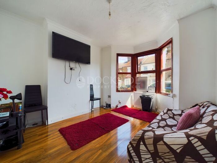 3 Bedroom End Of Terrace House To Rent In Crusoe Road, Erith, DA8