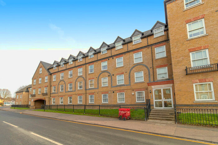 2 Bedroom Apartment To Rent In Bowsher Court, Ware, SG12
