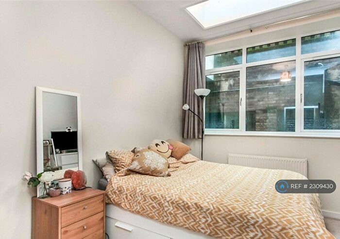 2 Bedroom Flat To Rent In Babik Court, London, E8