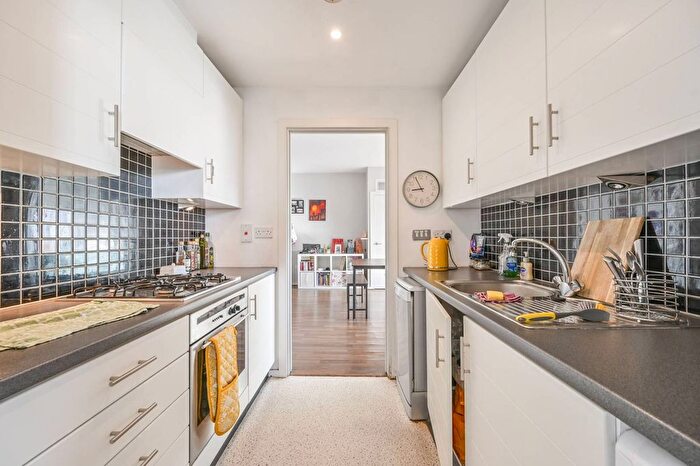 1 Bedroom Flat To Rent In Plaistow Road, Plaistow, London, E13