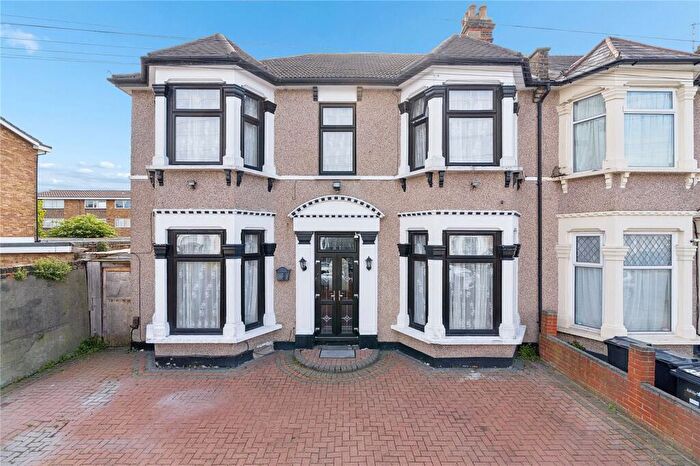 4 Bedroom End Of Terrace House For Sale In Wellwood Road, Ilford, IG3