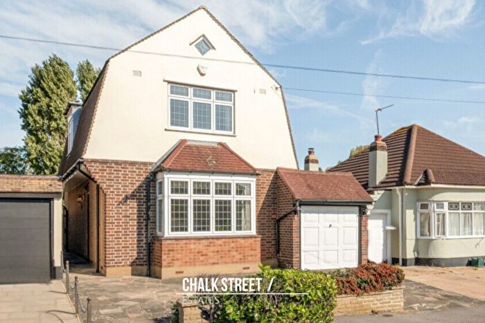 3 Bedroom Detached House For Sale In Clyde Way, Rise Park, RM1