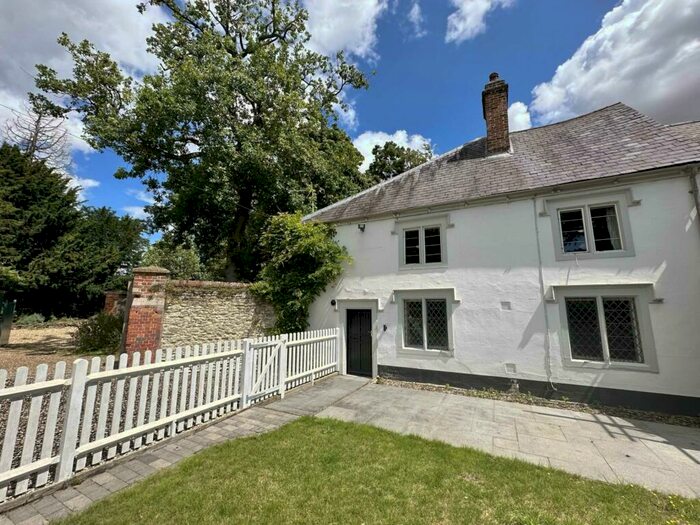 3 Bedroom Cottage To Rent In Castle Street, OX10