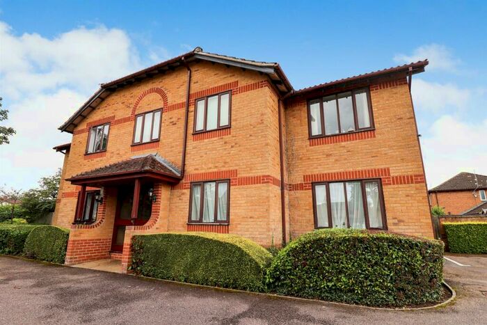 1 Bedroom Apartment To Rent In Hirondelle Close, Northampton, NN5