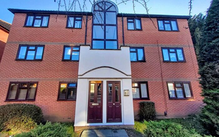 2 Bedroom Flat To Rent In New North Road, Ilford, IG6