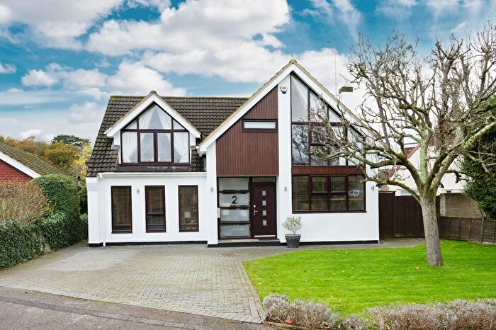 4 Bedroom Detached House For Sale In Forge Drive, Claygate, Esher, Surrey, KT10
