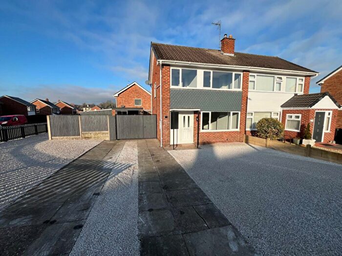 3 Bedroom Semi-Detached House To Rent In Willow Drive, Swadlincote, Newhall, DE11