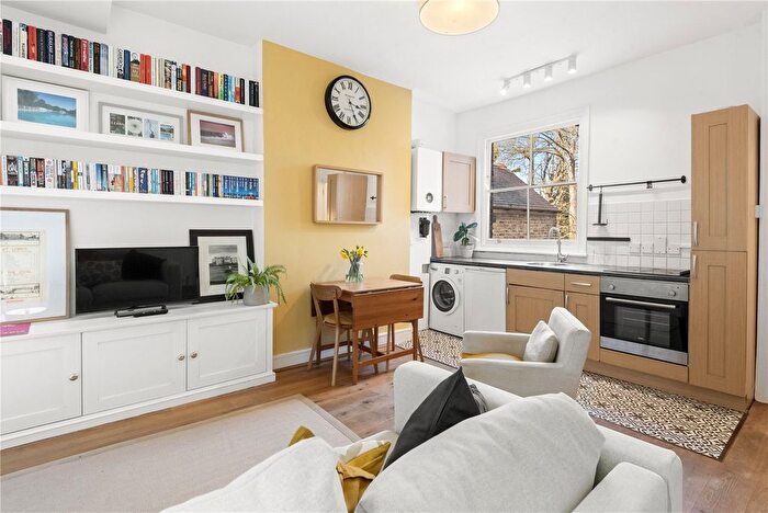 1 Bedroom Flat For Sale In Tankerville Road, London, SW16