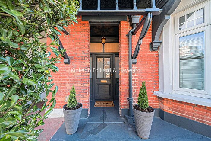 4 Bedroom Flat For Sale In Fortis Green, London, N2