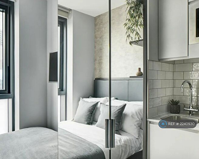 Studio To Rent In Crossharbour Plaza, London, E14