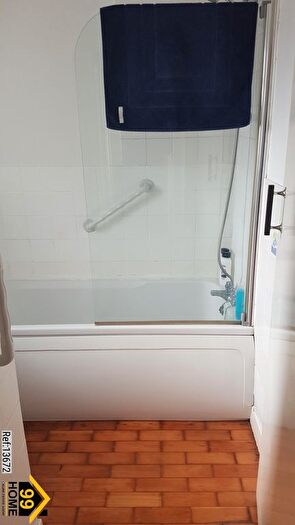 2 Bedroom Flat For Sale In Mansfield Court, Nottingham, NG5