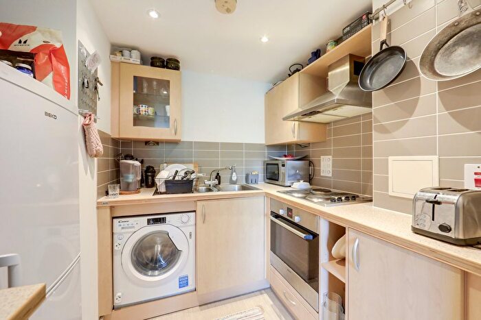 1 Bedroom Flat For Sale In Kingswood Court, Hither Green, London, SE13