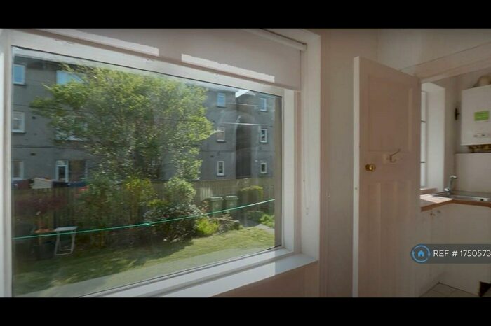 3 Bedroom Flat To Rent In Penrith Drive, Glasgow, G12