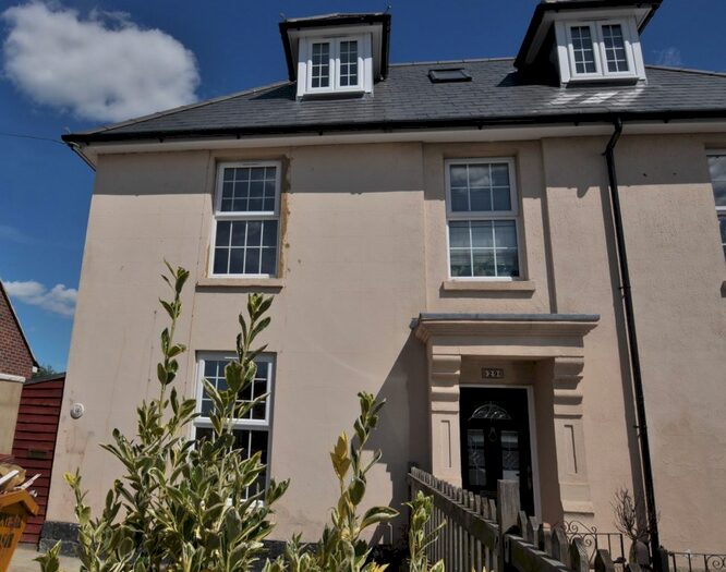 3 Bedroom End Of Terrace House To Rent In Silver Hill Road, Willesborough, TN24