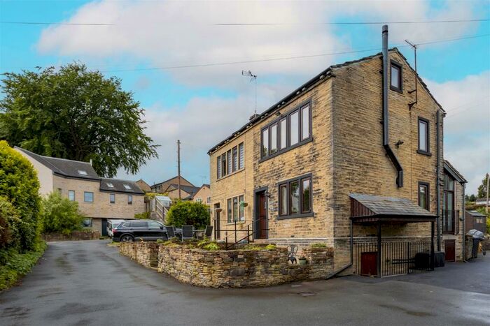 2 Bedroom House To Rent In Field Lane, Brighouse, HD6