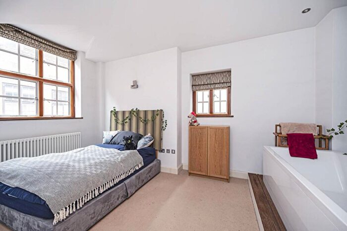 2 Bedroom Flat For Sale In Fleet Street, St Pauls, London, EC4A