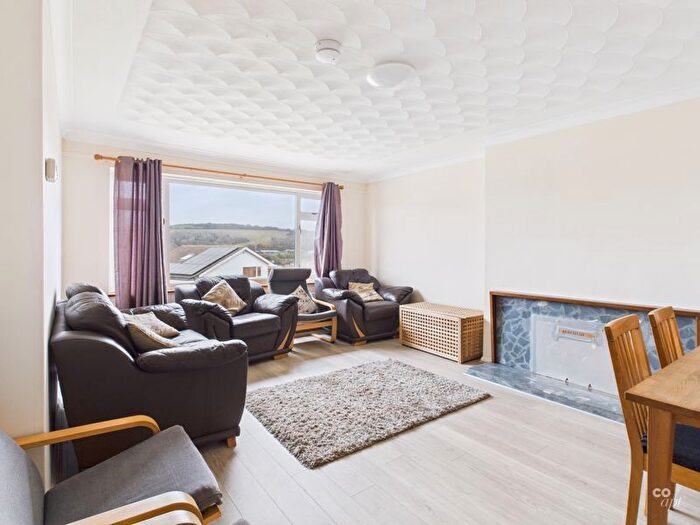 4 Bedroom Semi Detached House To Rent In Jevington Drive, Brighton, BN2