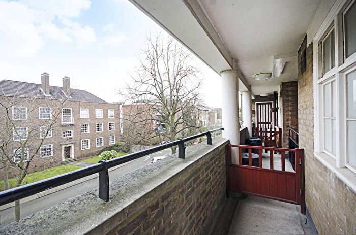 2 Bedroom Flat To Rent In Carlton Hill, St John's Wood, London, NW8