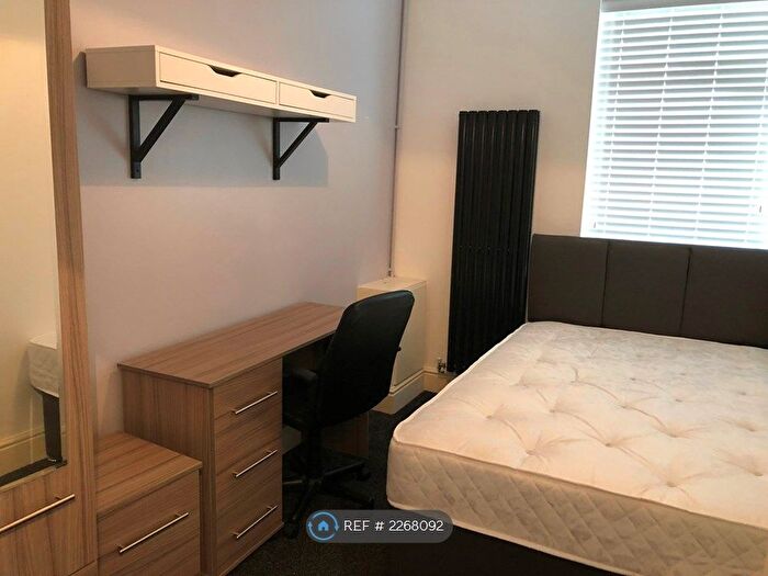 6 Bedroom End Of Terrace House To Rent In Darnley Street, Stoke-On-Trent, ST4