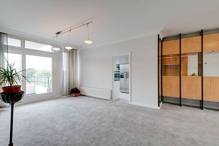 4 Bedroom Flat To Rent In Avenue Road, St John's Wood, London, NW8