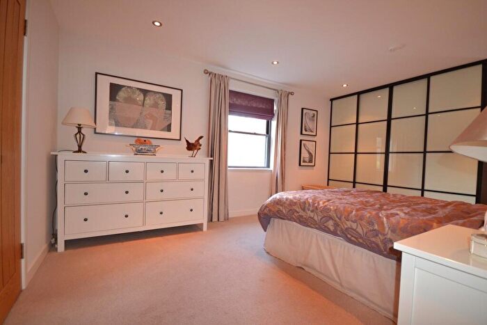 2 Bedroom Apartment To Rent In Carlingford House, Gosbrook Road, Caversham, Reading, RG4